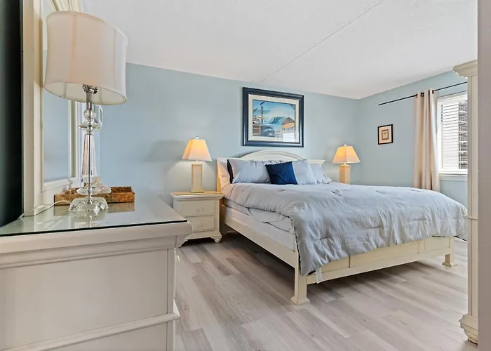 Ocean Getaway Capri 2br W Ocean Views, Pool, Fitness Center Holiday home