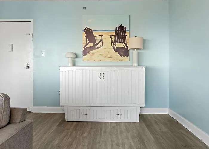 Ocean Getaway Capri 2br W Ocean Views, Pool, Fitness Center Holiday home *