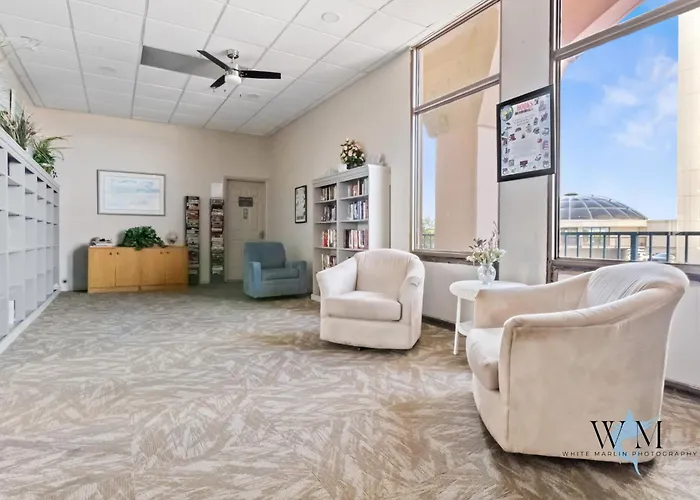 Ocean Getaway Capri 2br W Ocean Views, Pool, Fitness Center